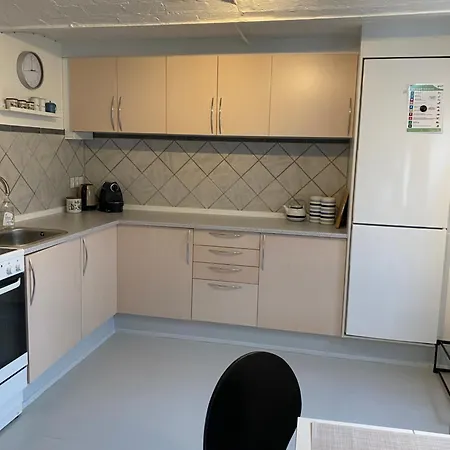 Apt17 - Quiet Countryside - Only Minutes From *