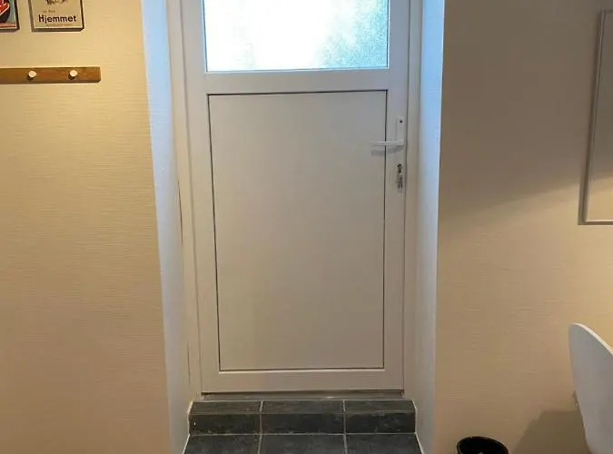 Apt17 - Quiet Countryside - Only Minutes From