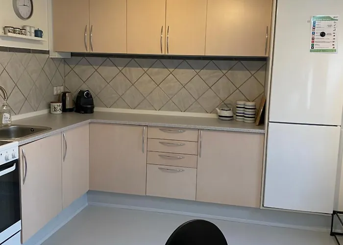 Apt17 - Quiet Countryside - Only Minutes From *