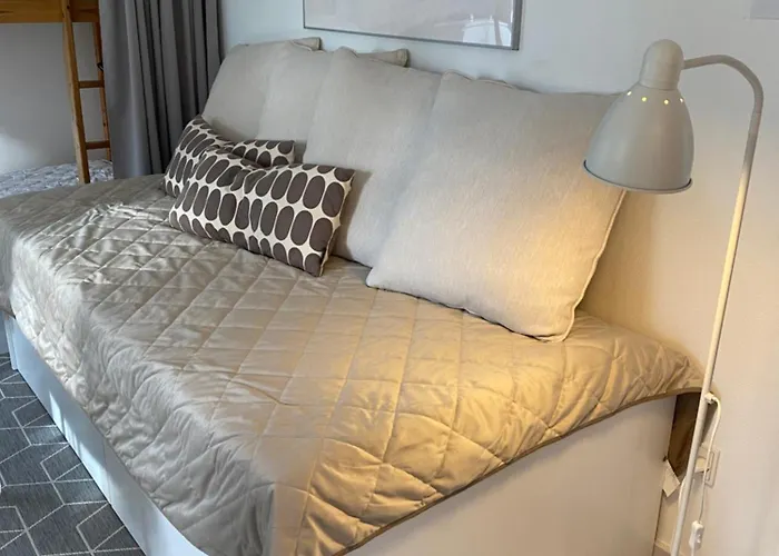 Apt17 - Quiet Countryside - Only Minutes From *